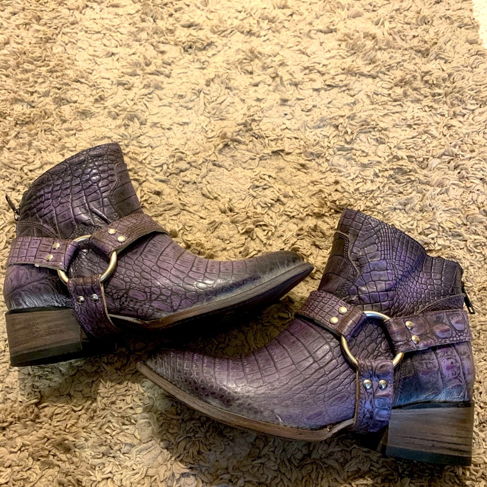 Freebird Santiago Purple Croc Size 9!